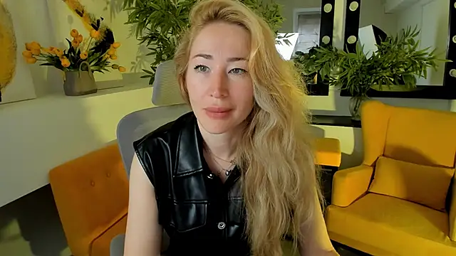 Snapshot of AstraMonroe chatting on September 2025 04:50:01 AM AstraMonroe online show from September 2025 04:50:01 AM