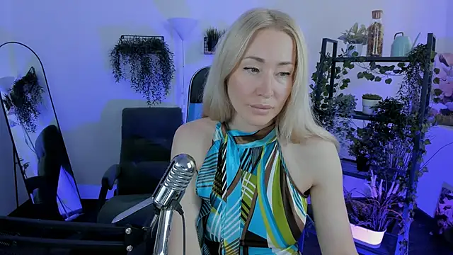 Snapshot of AstraMonroe chatting on June 2026 10:19:01 AM AstraMonroe online show from June 2026 10:19:01 AM