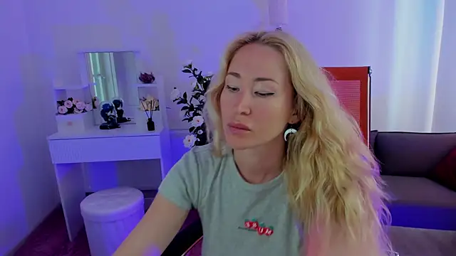 Snapshot of AstraMonroe chatting on July 2026 10:21:02 AM AstraMonroe online show from July 2026 10:21:02 AM