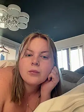 IslaMae online show from April 2026 06:03:02 AM