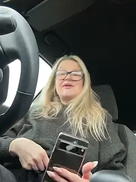 SuzieSub online show from February 2026 01:32:02 PM