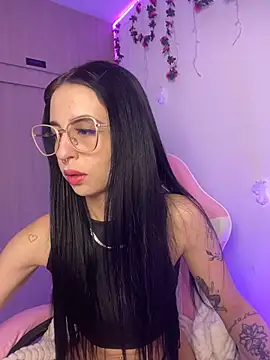 Lia  1 online show from November 2025 12:46:01 AM