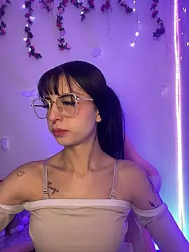 Lia  1 online show from December 2025 08:59:02 PM