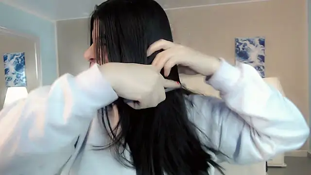 Snapshot of maddissonivanova chatting on February 2026 07:01:02 PM maddissonivanova online show from February 2026 07:01:02 PM