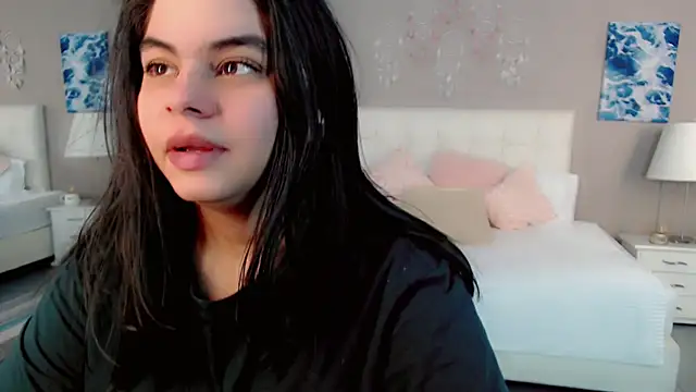 maddissonivanova online show from April 2026 07:00:01 PM