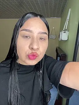 Snapshot of BELLAALEJA chatting on April 2026 04:26:02 PM BELLAALEJA online show from April 2026 04:26:02 PM