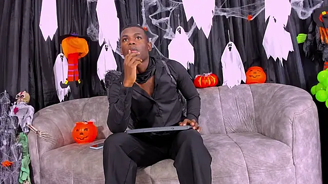 Snapshot of latin_night chatting on October 2025 12:14:01 AM latin night online show from October 2025 12:14:01 AM