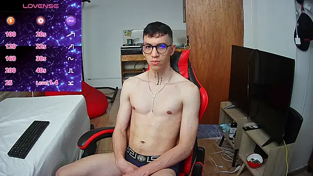 Snapshot of angelicious_ chatting on November 2025 01:10:02 PM angelicious online show from November 2025 01:10:02 PM