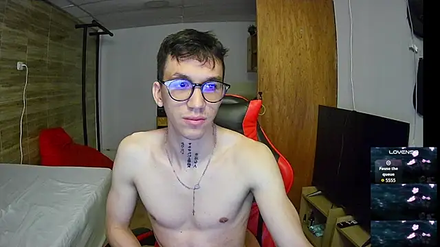 Snapshot of angelicious_ chatting on November 2025 11:20:02 AM angelicious online show from November 2025 11:20:02 AM