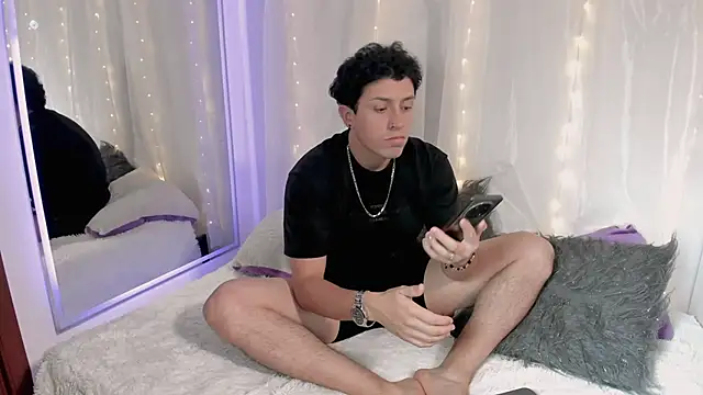 douglaszaens online show from April 2026 11:46:01 PM