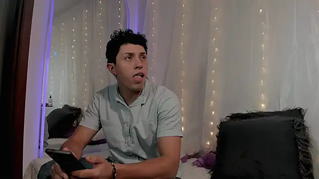 douglaszaens online show from April 2026 01:50:02 AM