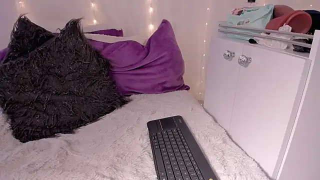 douglaszaens online show from April 2026 01:10:01 AM