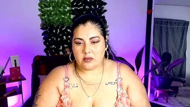 Snapshot of AndreaKinky chatting on June 2026 10:23:02 PM AndreaKinky online show from June 2026 10:23:02 PM