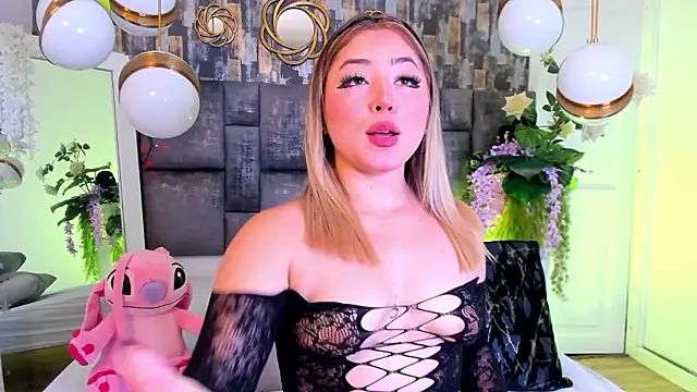 Snapshot of PatyLawrence chatting on February 2026 04:07:01 AM PatyLawrence online show from February 2026 04:07:01 AM