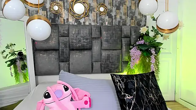 Snapshot of PatyLawrence chatting on February 2026 04:17:02 AM PatyLawrence online show from February 2026 04:17:02 AM