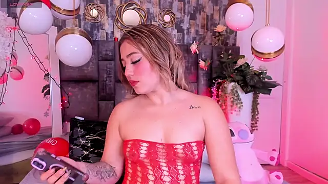 Snapshot of PatyLawrence chatting on February 2026 05:46:01 AM PatyLawrence online show from February 2026 05:46:01 AM