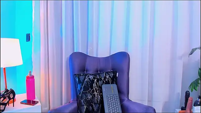 Snapshot of PatyLawrence chatting on February 2026 04:10:02 AM PatyLawrence online show from February 2026 04:10:02 AM