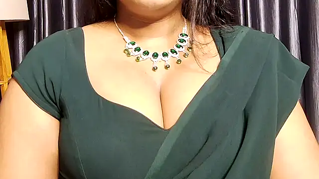 Webrowncouple online show from November 2025 04:18:01 PM