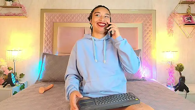 Snapshot of SofiaWhites chatting on April 2026 03:34:02 AM SofiaWhites online show from April 2026 03:34:02 AM