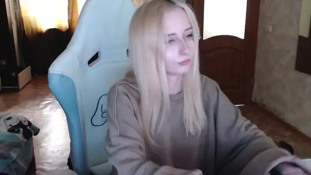 Cutti Crystal online show from April 2026 02:51:02 AM