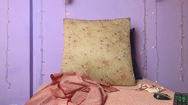 Dafne Mel online show from November 2025 12:51:02 PM