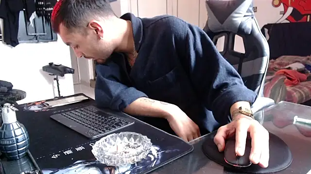 Snapshot of malek_xarx_ chatting on March 2026 02:10:02 PM malek xarx online show from March 2026 02:10:02 PM