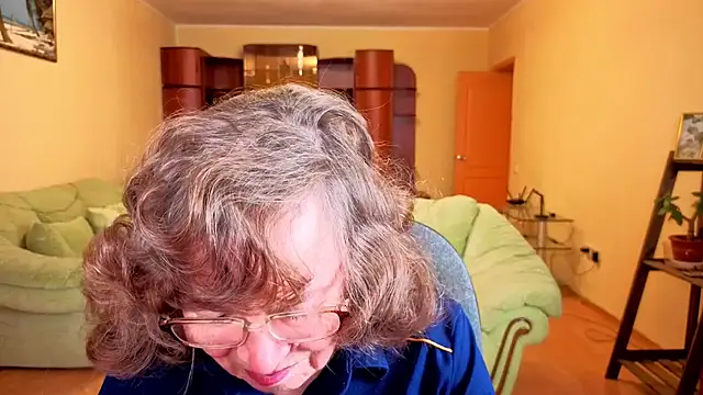 Snapshot of Betty_Brick chatting on December 2025 04:57:02 PM Betty Brick online show from December 2025 04:57:02 PM