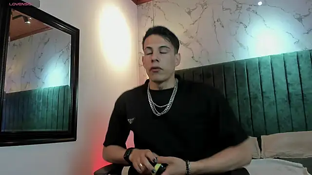 Snapshot of Dustin_Sonne chatting on June 2026 03:31:01 AM Dustin Sonne online show from June 2026 03:31:01 AM