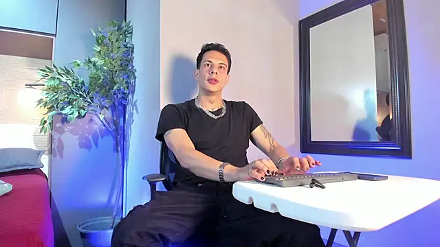Snapshot of Dustin_Sonne chatting on June 2026 09:27:01 PM Dustin Sonne online show from June 2026 09:27:01 PM
