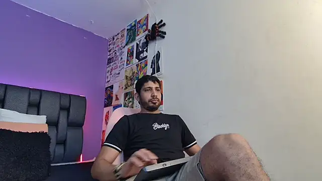 ashtoncooperr online show from November 2025 07:02:02 PM