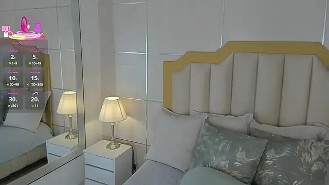 Snapshot of MaddieParker chatting on October 2025 07:33:01 PM MaddieParker online show from October 2025 07:33:01 PM