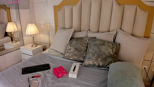 Snapshot of MaddieParker chatting on November 2025 07:49:02 PM MaddieParker online show from November 2025 07:49:02 PM