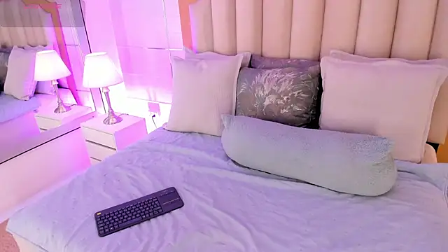 Snapshot of MaddieParker chatting on January 2026 06:02:02 PM MaddieParker online show from January 2026 06:02:02 PM