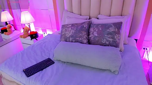 Snapshot of MaddieParker chatting on January 2026 08:01:02 PM MaddieParker online show from January 2026 08:01:02 PM