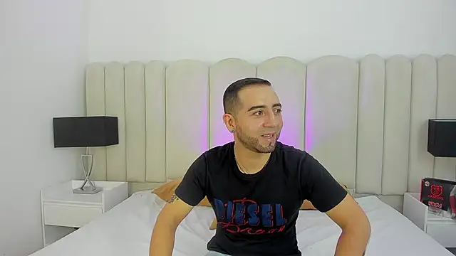 Snapshot of Lushian_ chatting on May 2026 03:42:02 PM Lushian online show from May 2026 03:42:02 PM