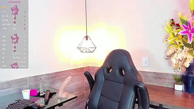 LussieWillow online show from October 2025 11:39:01 AM