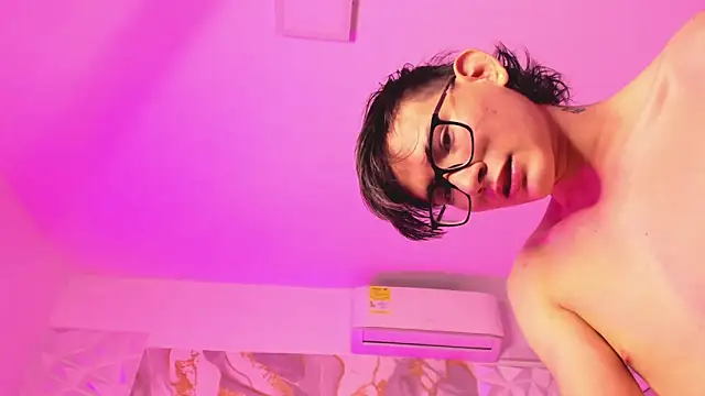 stuart fetish online show from June 2026 12:06:01 AM