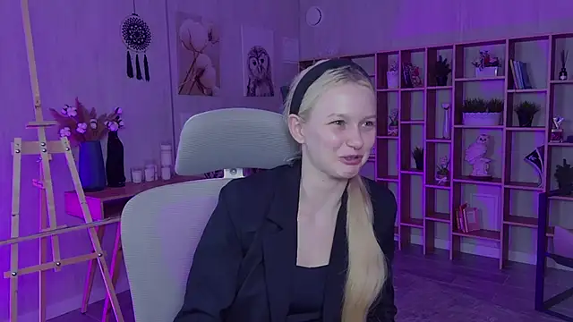 AvaDaviis online show from September 2025 10:28:02 AM