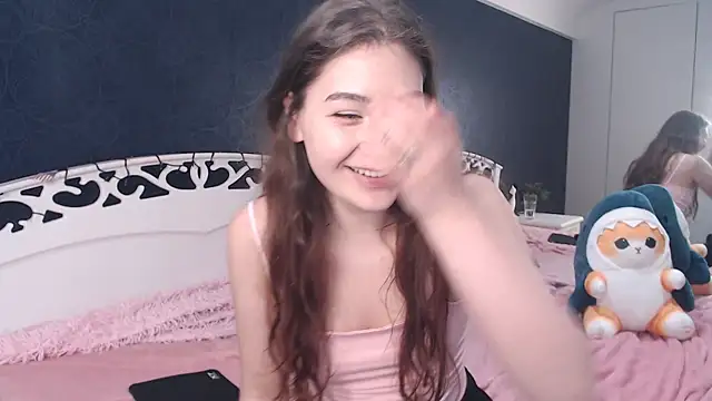 Lili Luuu online show from September 2025 08:43:01 PM