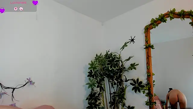 valerieMattson online show from November 2025 07:12:02 PM