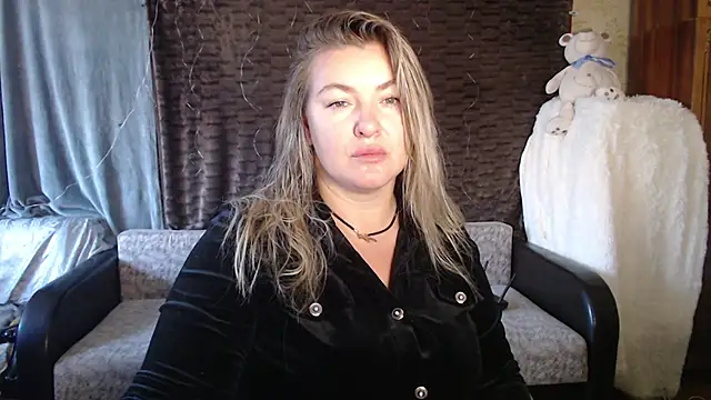 NikaSkylink online show from October 2025 03:48:01 AM