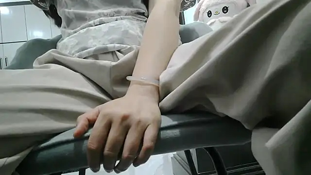 Emachiii online show from April 2026 12:43:02 PM