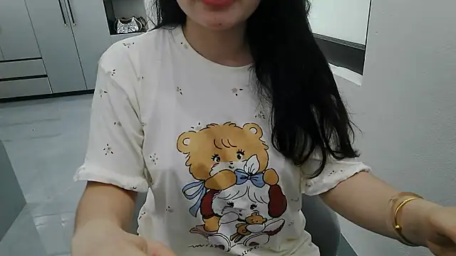 Snapshot of Emachiii chatting on May 2026 01:43:02 AM Emachiii online show from May 2026 01:43:02 AM
