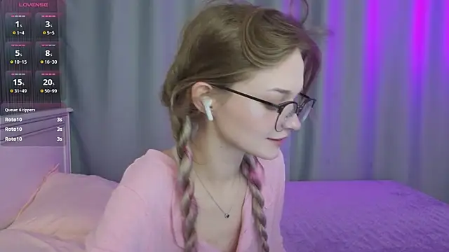 Snapshot of vialeta_baby chatting on September 2025 11:52:02 PM vialeta baby online show from September 2025 11:52:02 PM