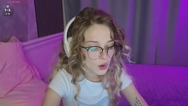 Snapshot of vialeta_baby chatting on October 2025 10:38:01 PM vialeta baby online show from October 2025 10:38:01 PM