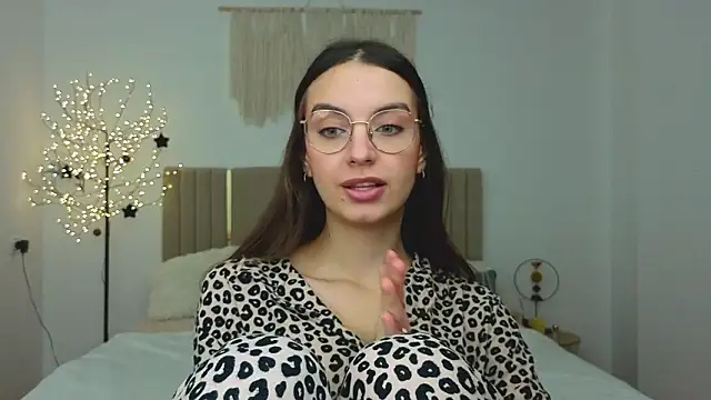 Real cutie1 online show from February 2026 01:48:02 PM