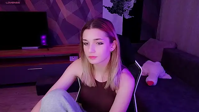 Snapshot of Sandy_Belle chatting on September 2025 06:46:01 PM Sandy Belle online show from September 2025 06:46:01 PM