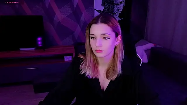 Snapshot of Sandy_Belle chatting on October 2025 06:36:01 PM Sandy Belle online show from October 2025 06:36:01 PM