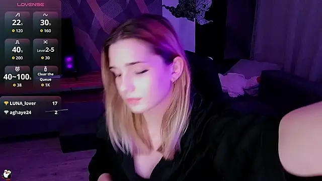 Snapshot of Sandy_Belle chatting on October 2025 06:15:02 PM Sandy Belle online show from October 2025 06:15:02 PM