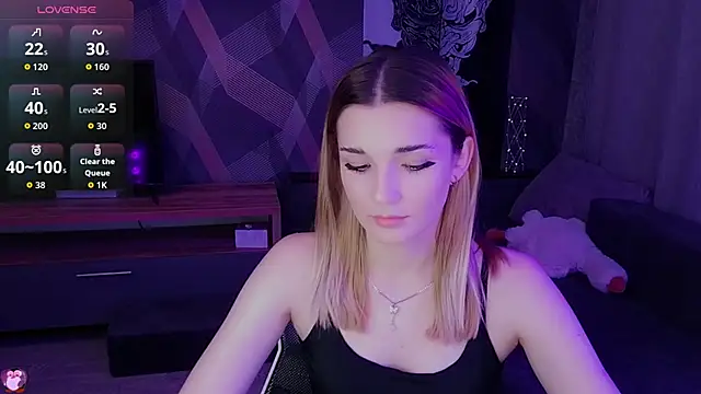 Snapshot of Sandy_Belle chatting on October 2025 09:37:01 PM Sandy Belle online show from October 2025 09:37:01 PM